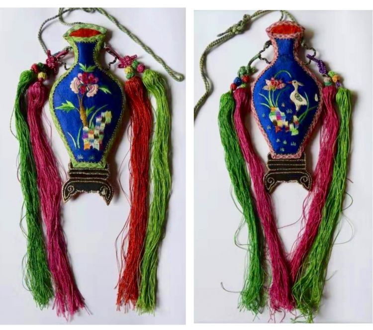 祖母绣绣瓶一对